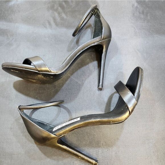 STEVE MADDEN ALMOND TOE ANKLE STRAP SANDAL - Picture 10 of 15